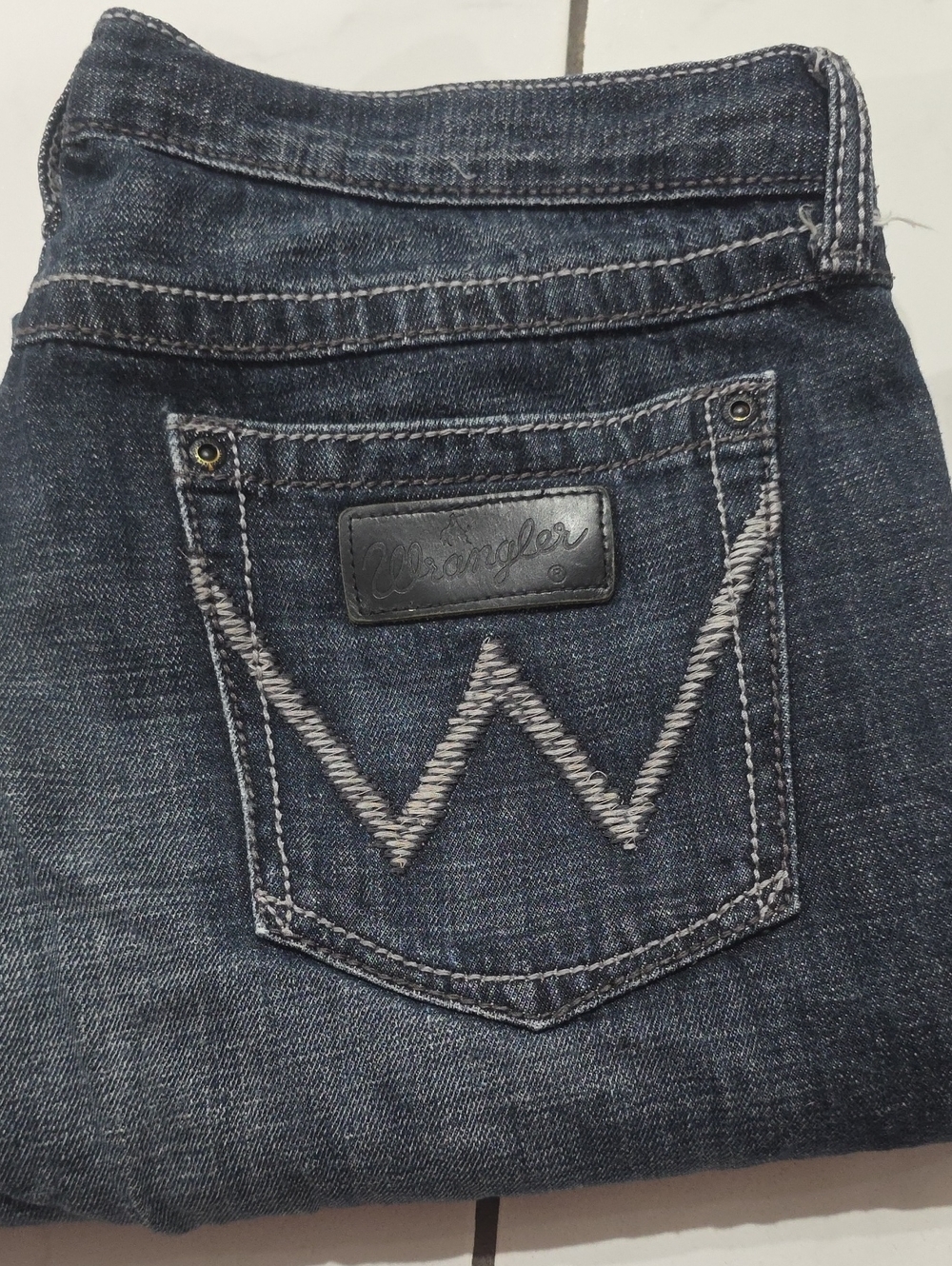 Wrangler Men's Dark Blue Relaxed Fit Jeans with Contrast Stitching